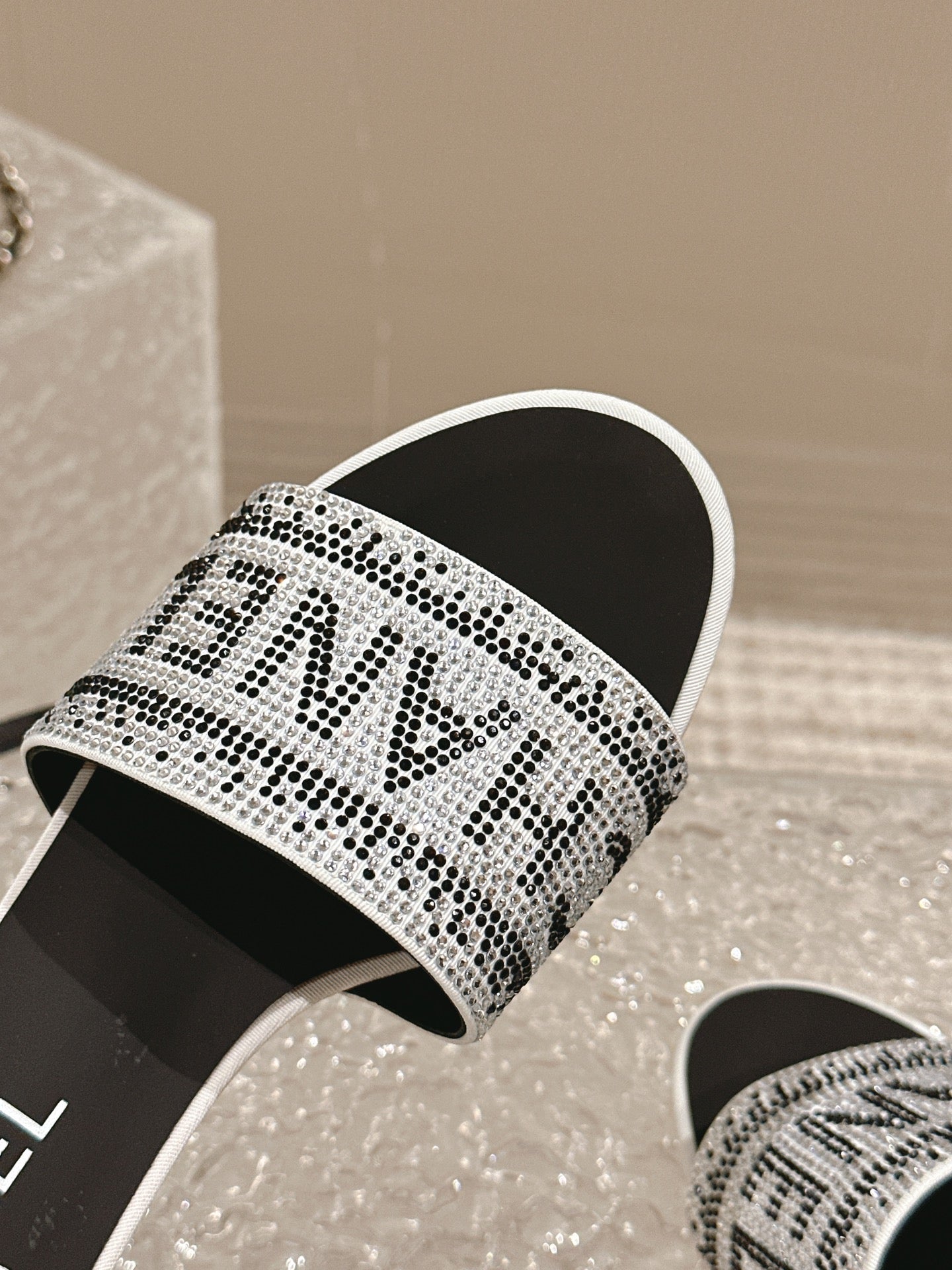CHL Slippers Sandals 2 Color 's