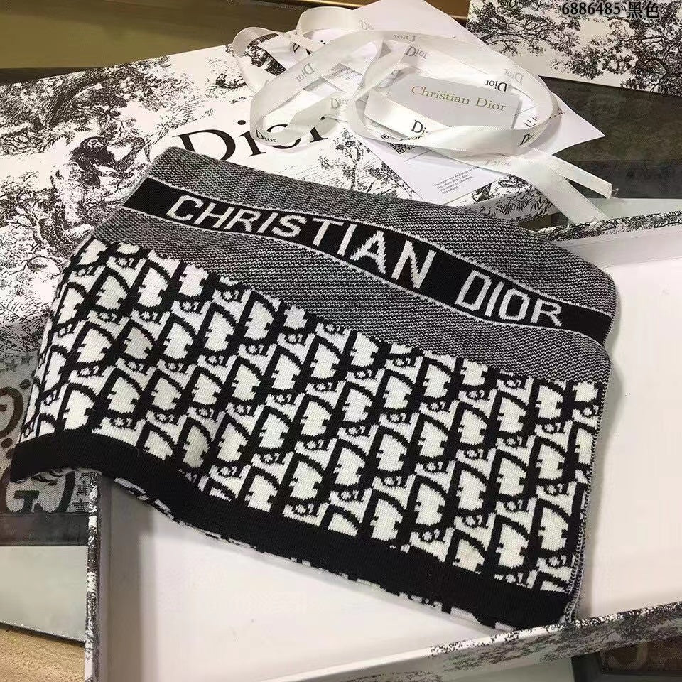 CHD  Scarf