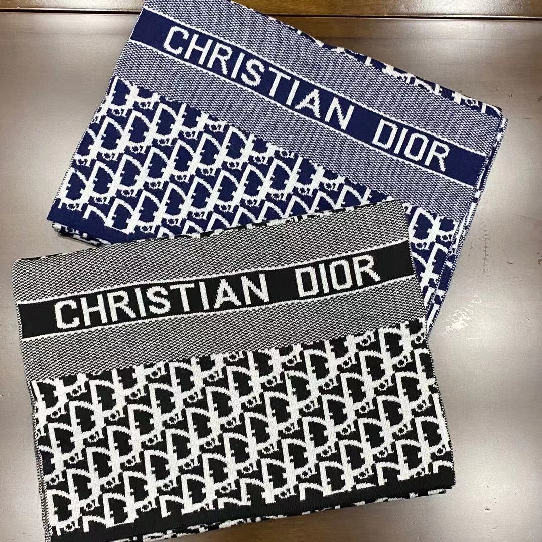 CHD  Scarf