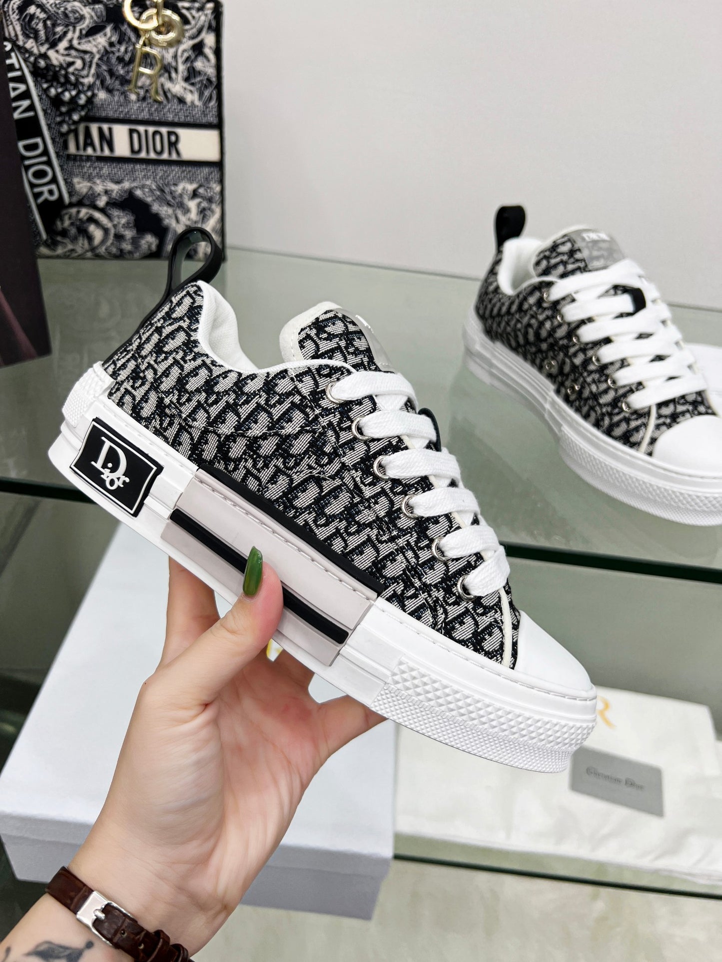 CHD Sneakers 2 Color 's