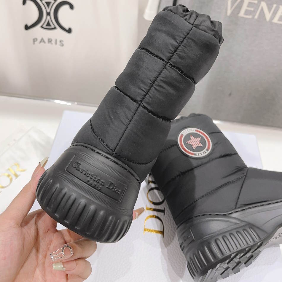 CHD  UGG Puffer Boots  Low