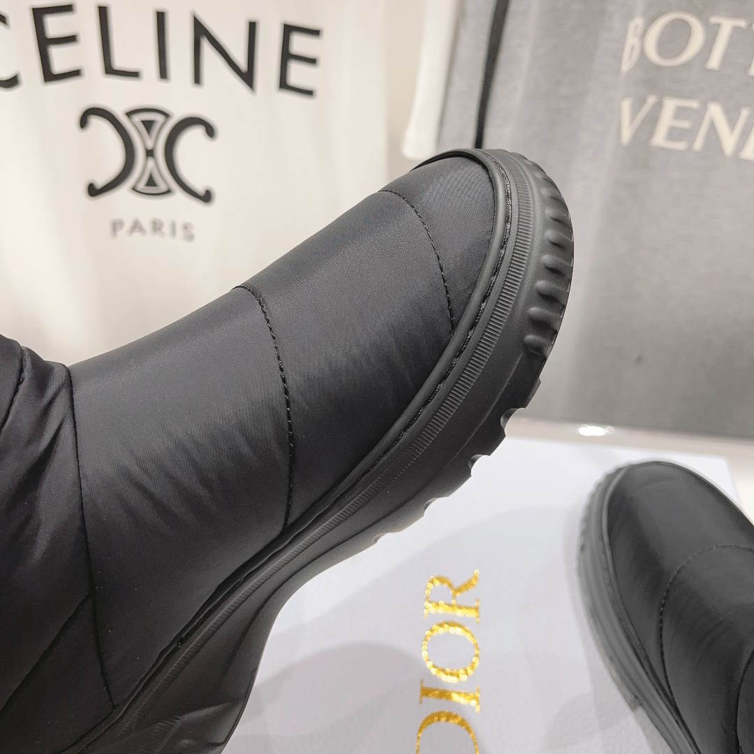 CHD  UGG Puffer Boots  Low