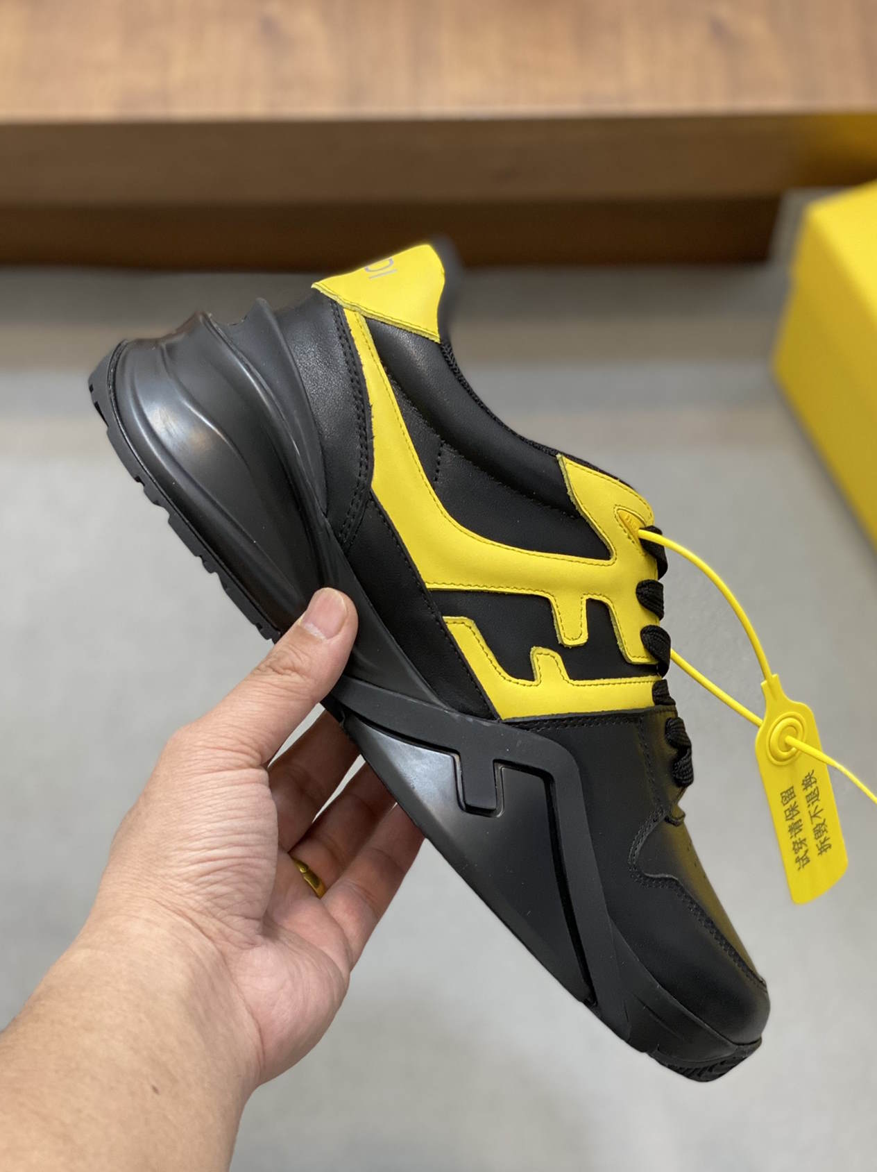 FEN  Sneakers   2 Color 's
