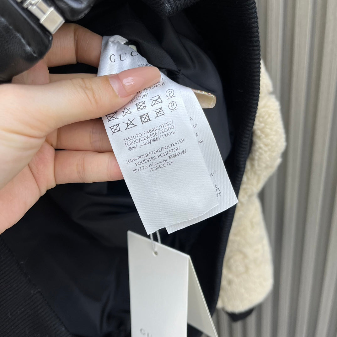 GU  Jacket  2 Side
