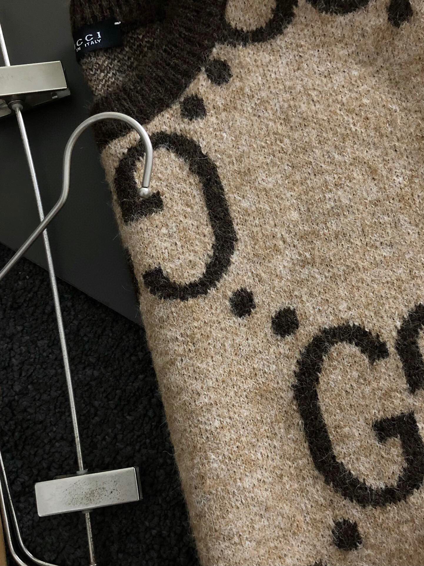 GU Sweater GO