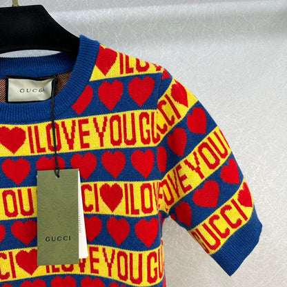 GU T-Shirt  Woman knitted Sweater