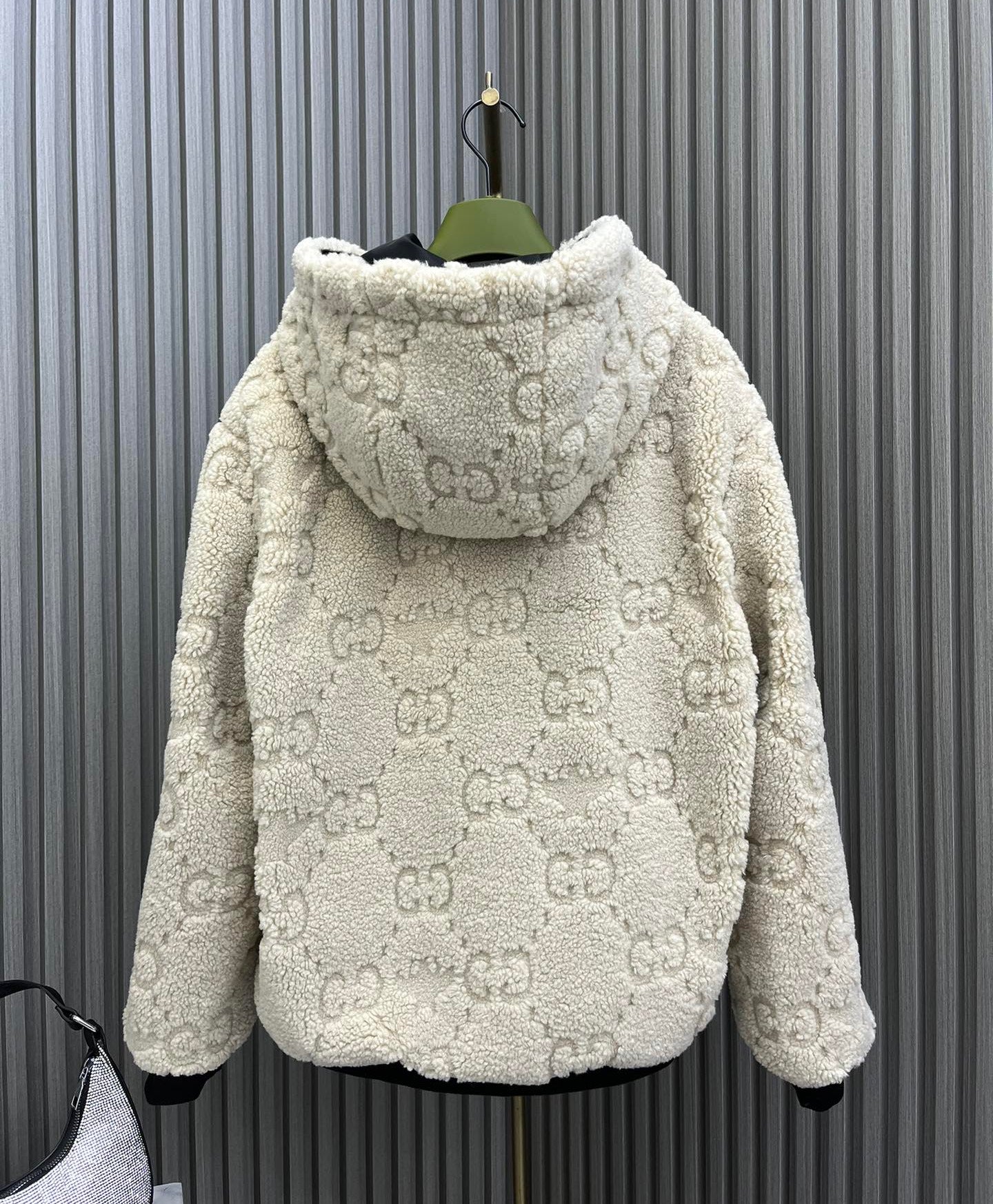 GU  Jacket  2 Side