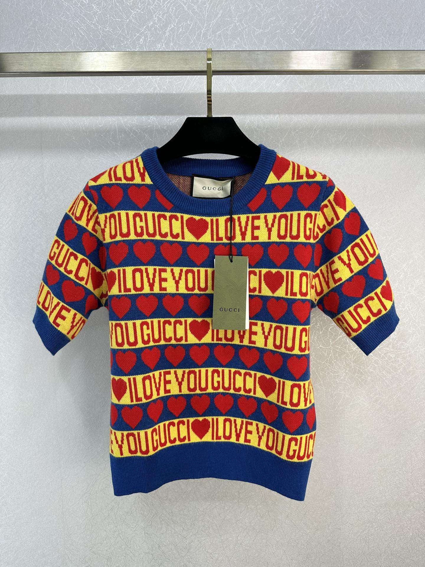 GU T-Shirt  Woman knitted Sweater