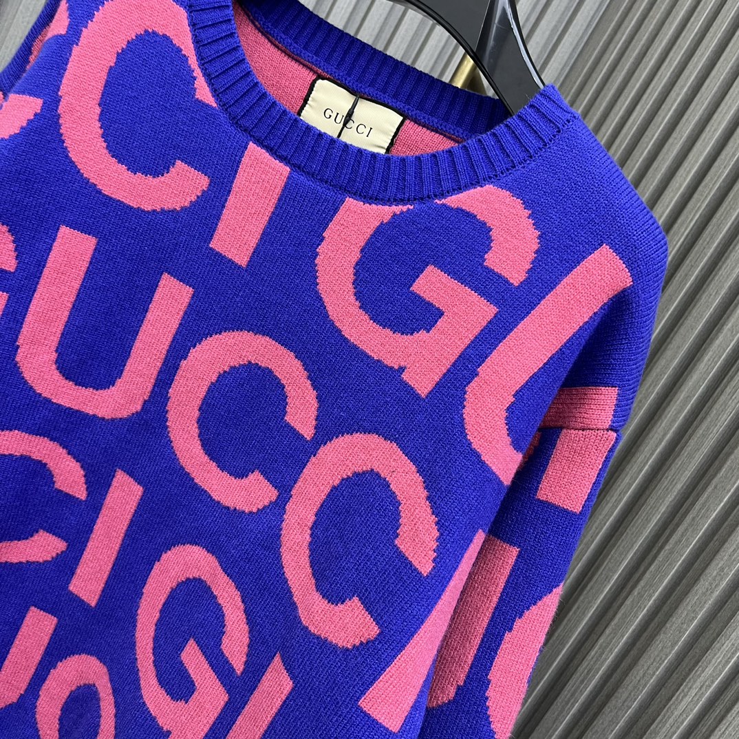 GU  Sweater Woman