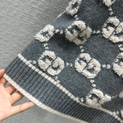 GU Sweater Woman