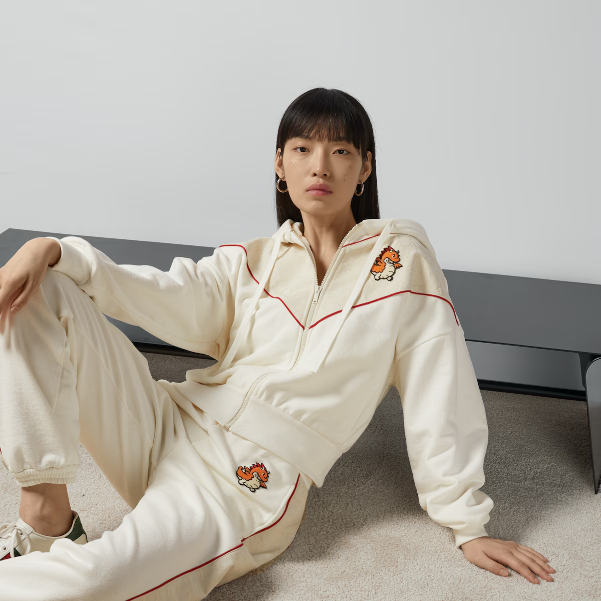 GU Sport Suits  Woman with patch