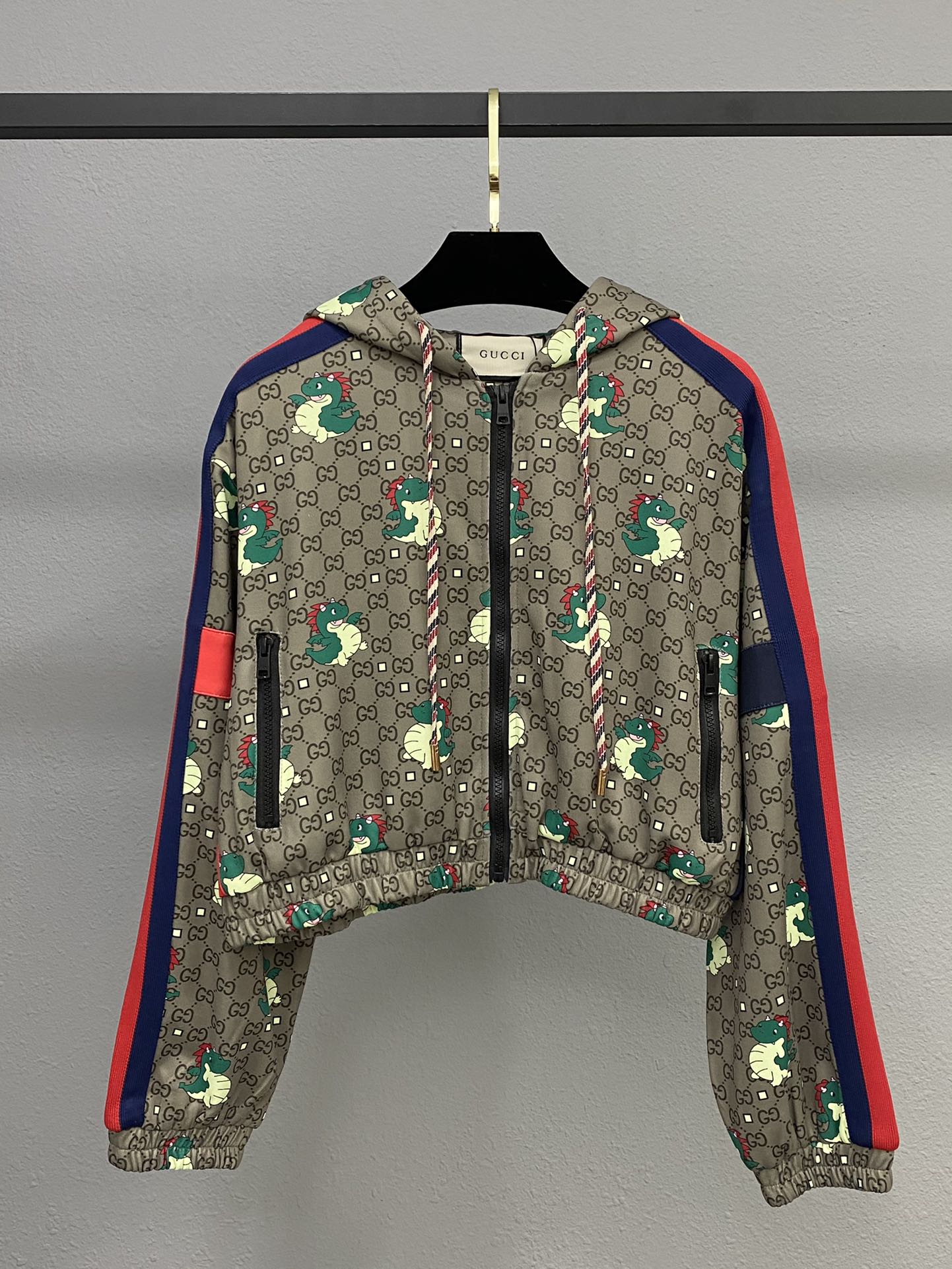 GU  Sport Suits  Woman Dragon print