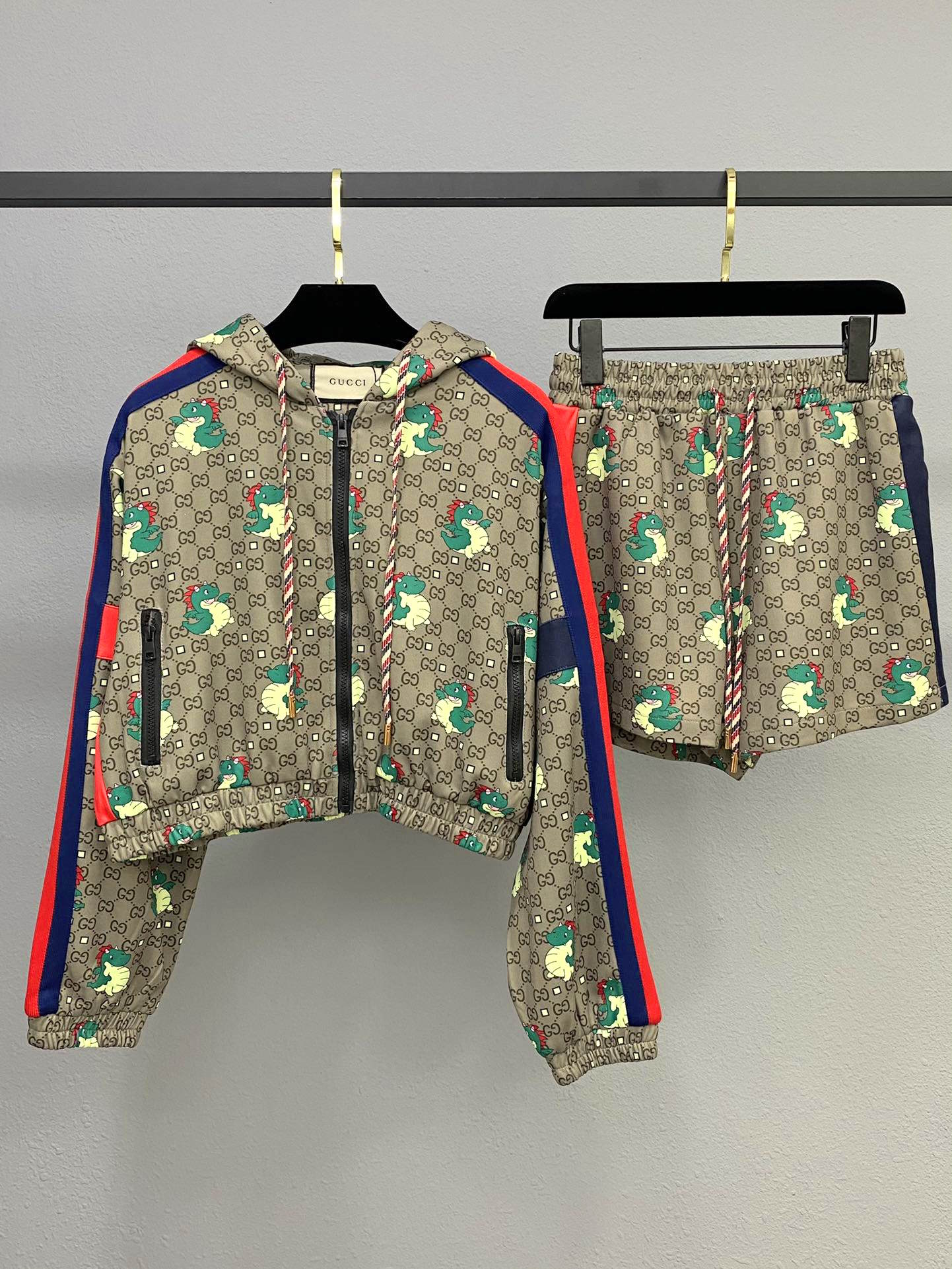 GU  Sport Suits  Woman Dragon print