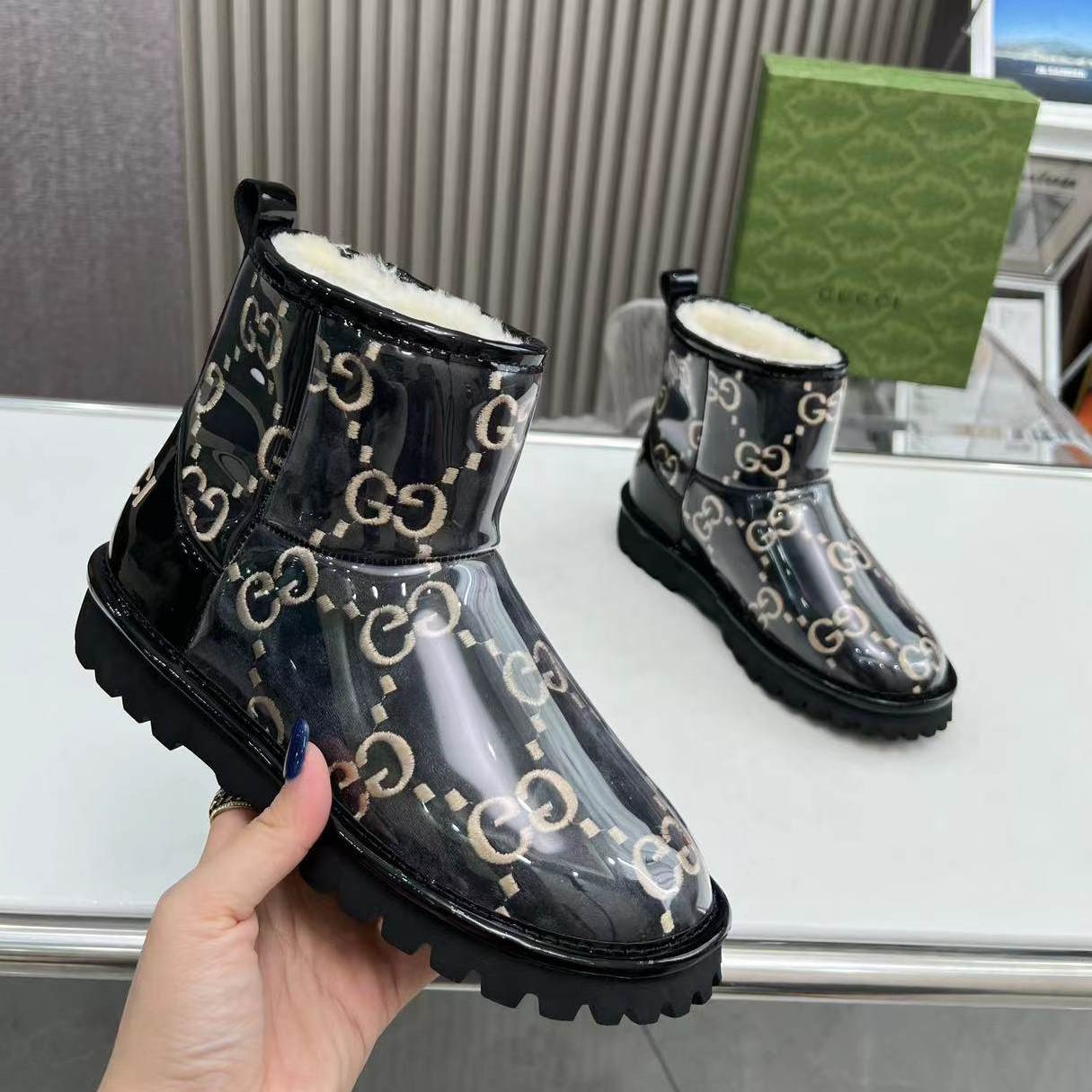 GU UGG  Boots  2 color 's