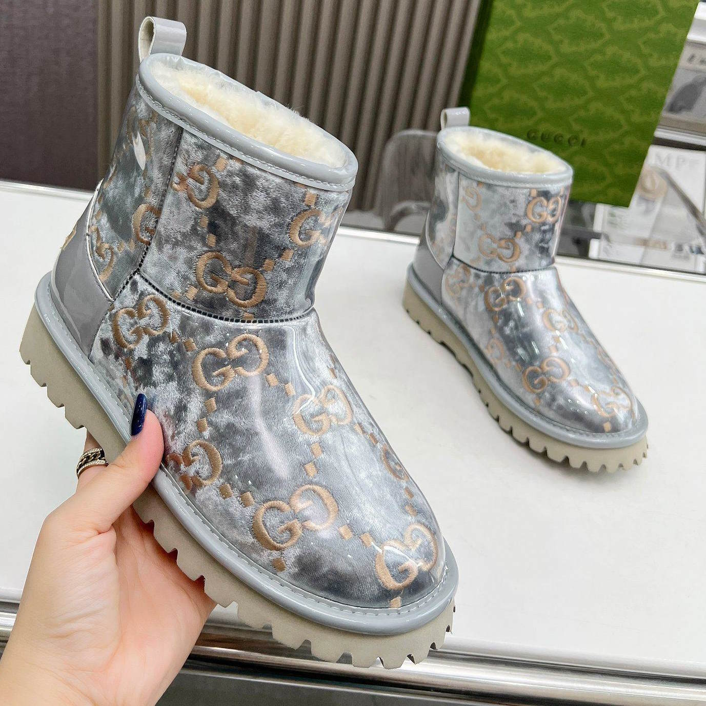GU UGG  Boots  2 color 's
