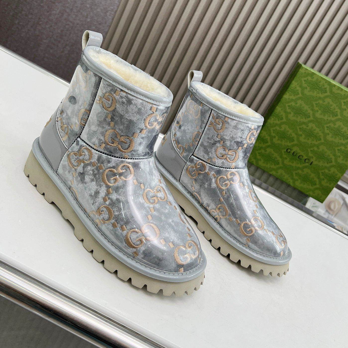 GU UGG  Boots  2 color 's