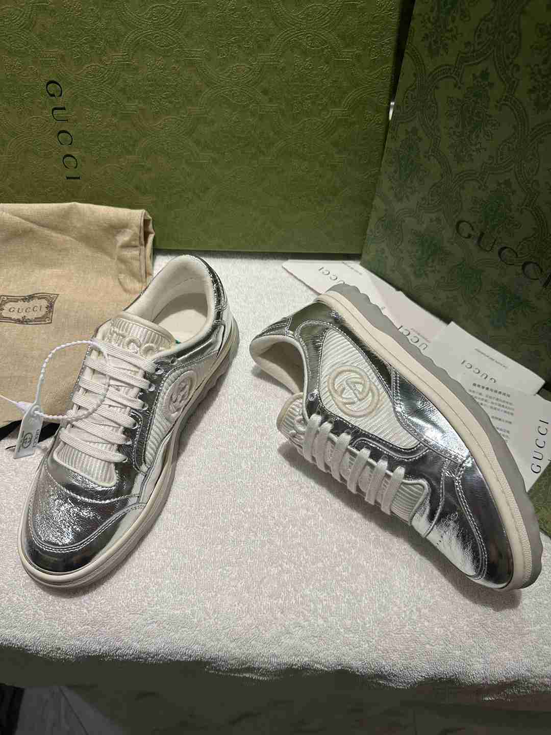 LU Sneakers Jumbo Logo White