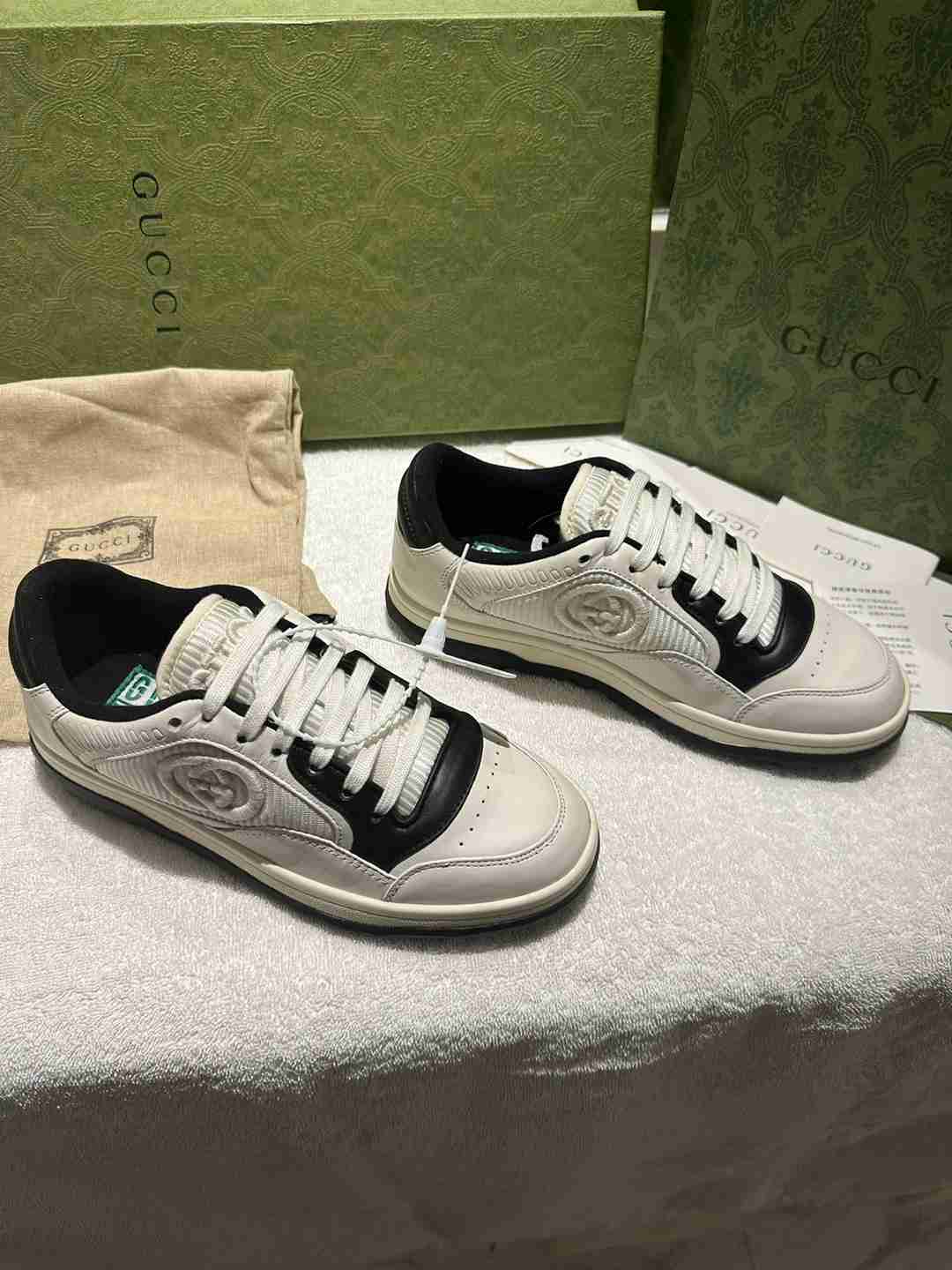 LU Sneakers Jumbo Logo White