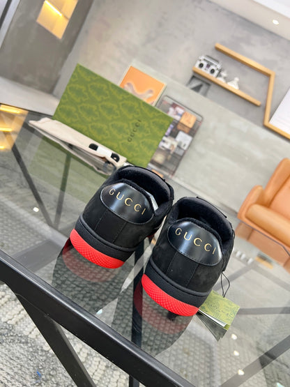 GU  Sneakers