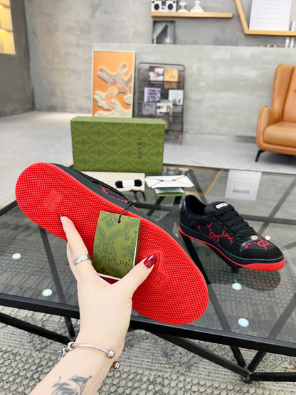 GU  Sneakers