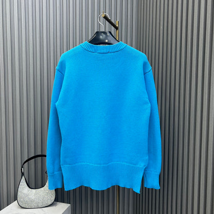 GU  Sweater Woman
