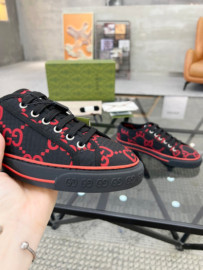 GU  Sneakers