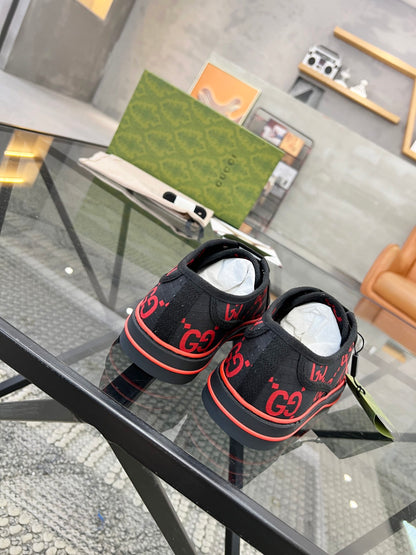 GU  Sneakers