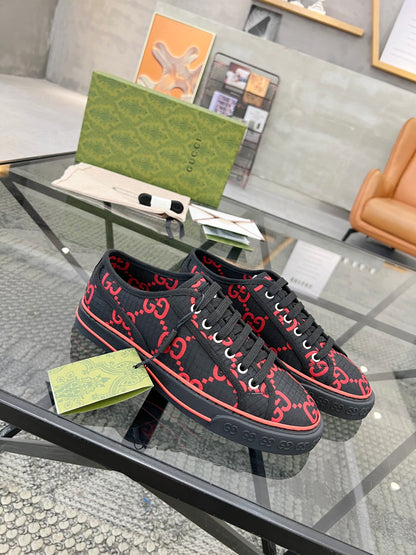 GU  Sneakers