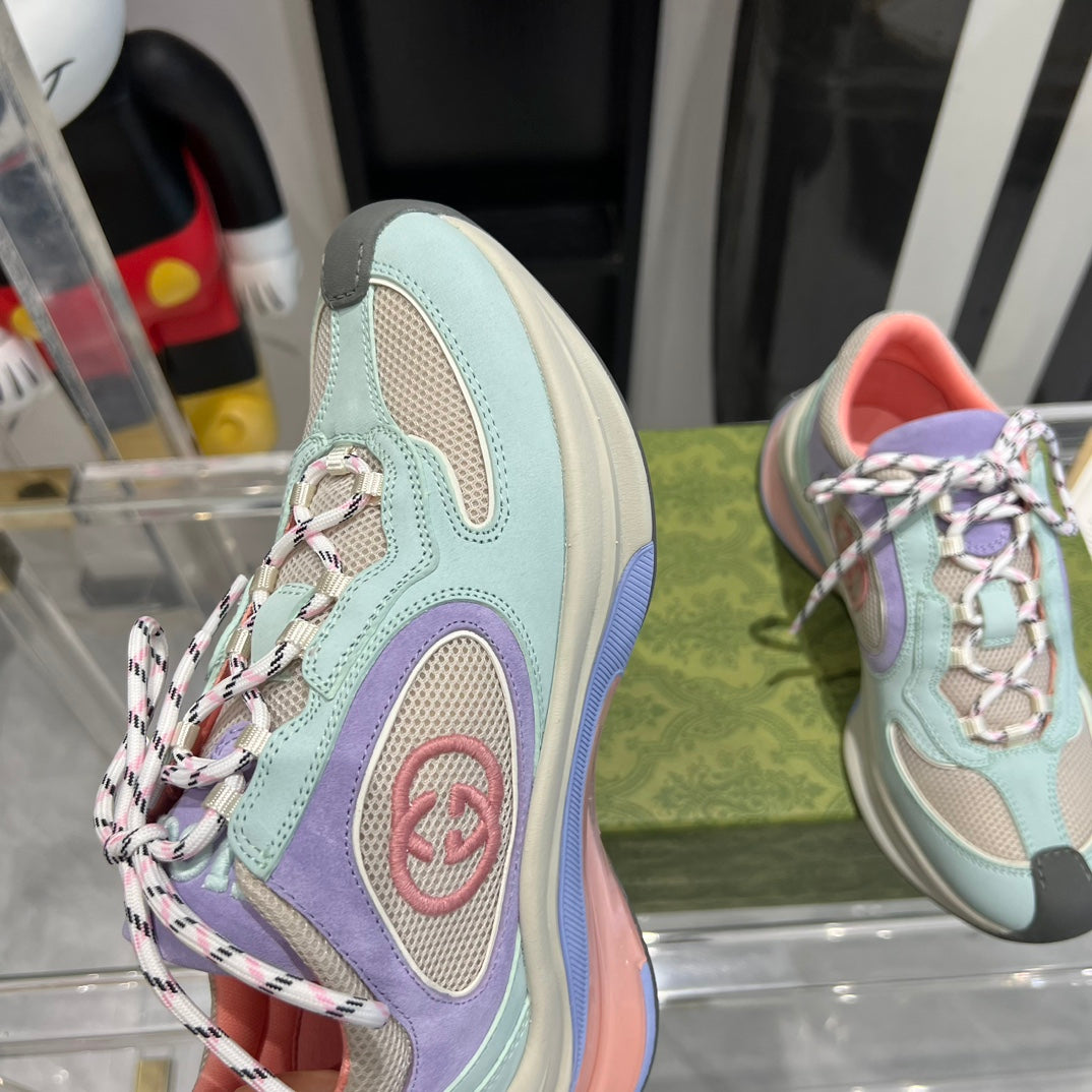 GU Sneakers Woman