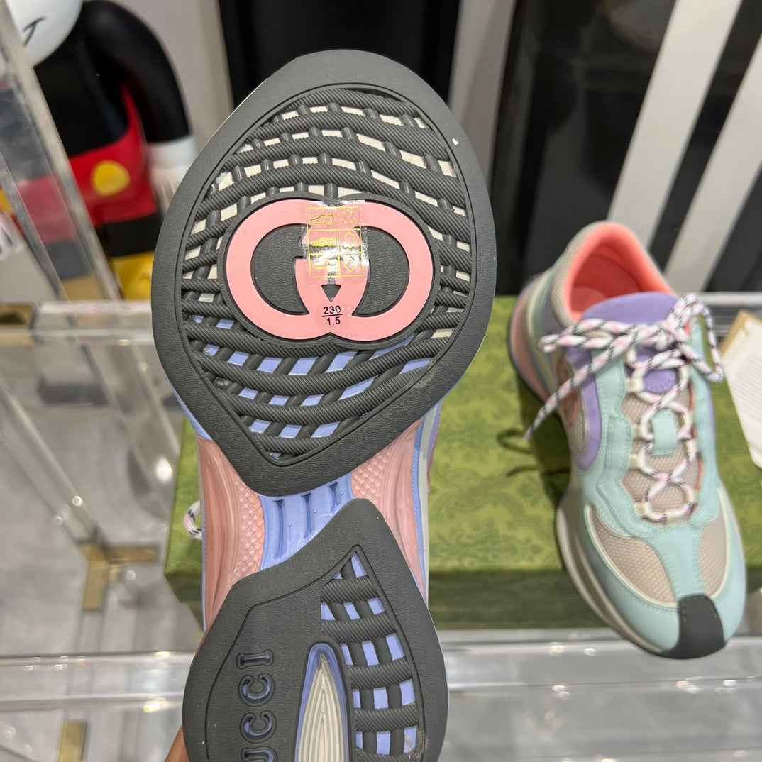 GU Sneakers Woman