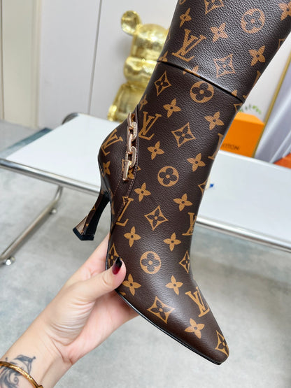 LU  Boots  High Monogram