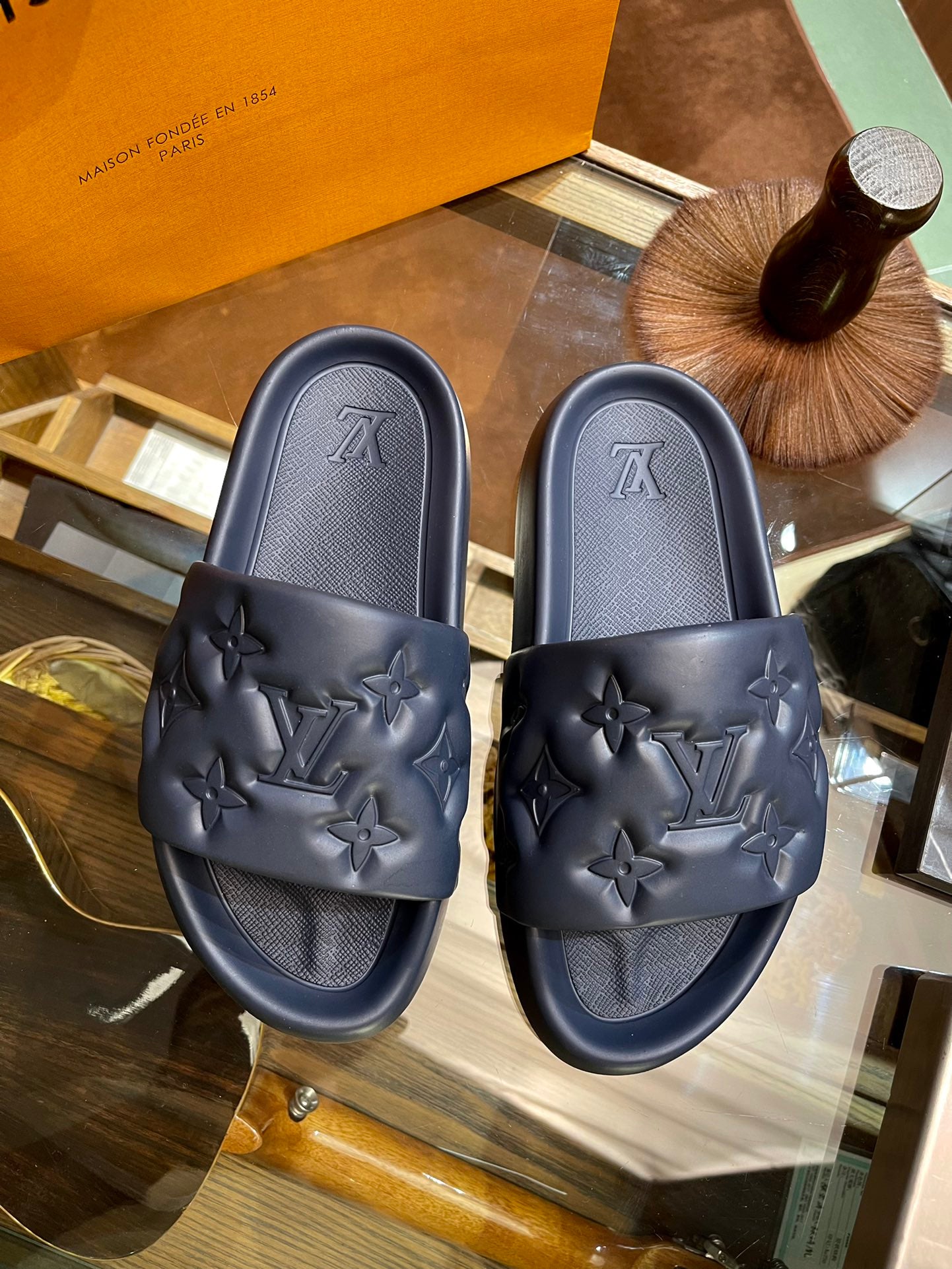 LU  Slippers Slider 3 Color ' s 46