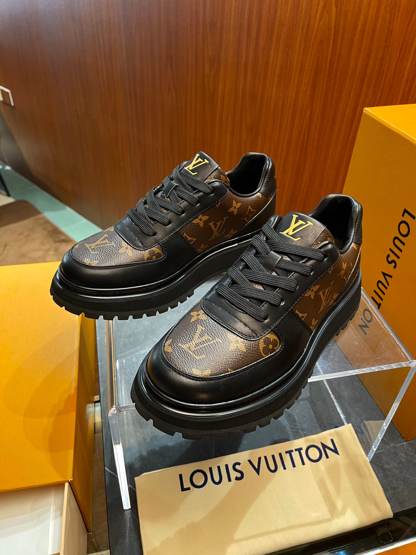 LU Trainers Sneakers 2 Color 's