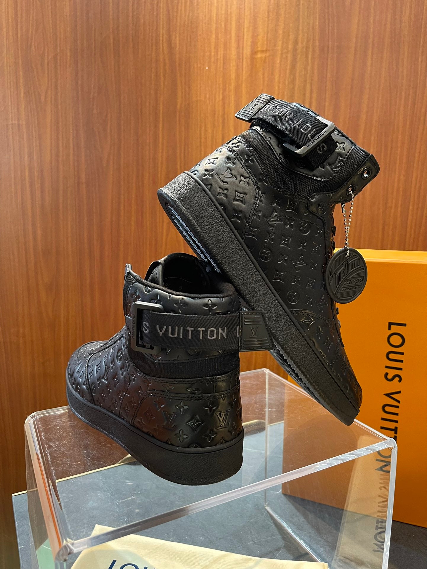 LU Sneakers 2 Color 's High
