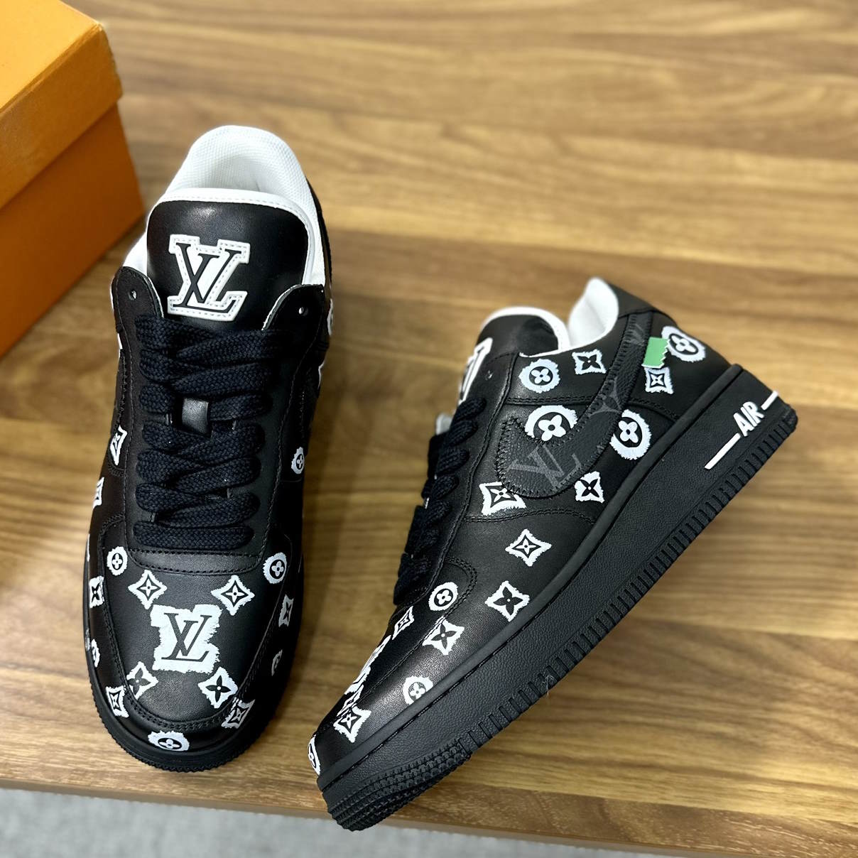 LU Trainers Sneakers 2 Color's  Woman