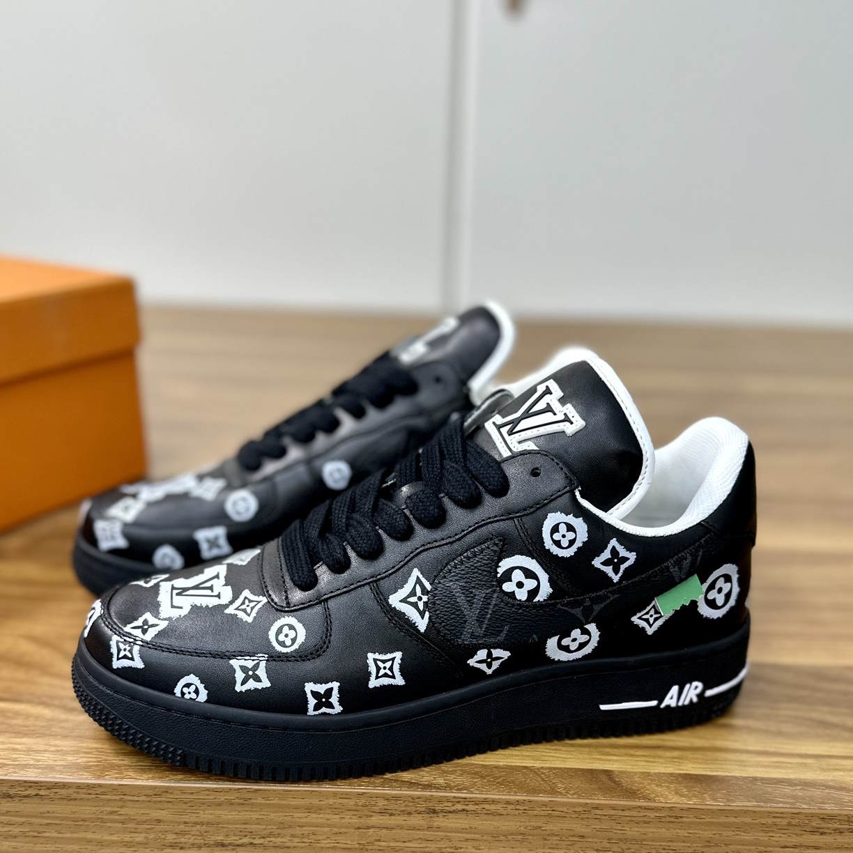 LU Trainers Sneakers 2 Color's  Woman