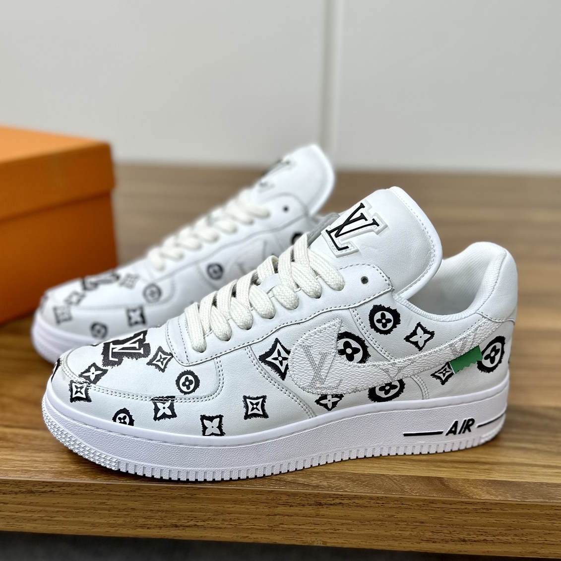 LU Trainers Sneakers 2 Color's  Woman