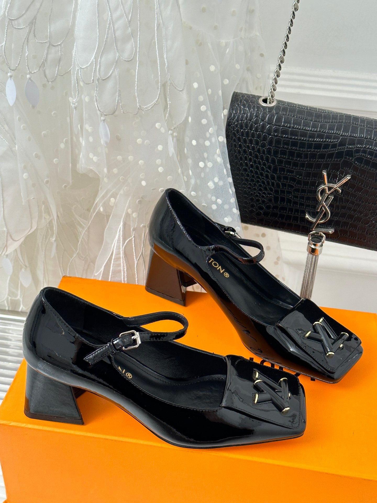 LU  Shoes Fashion Heels