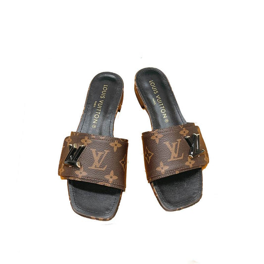 LU  Slippers
