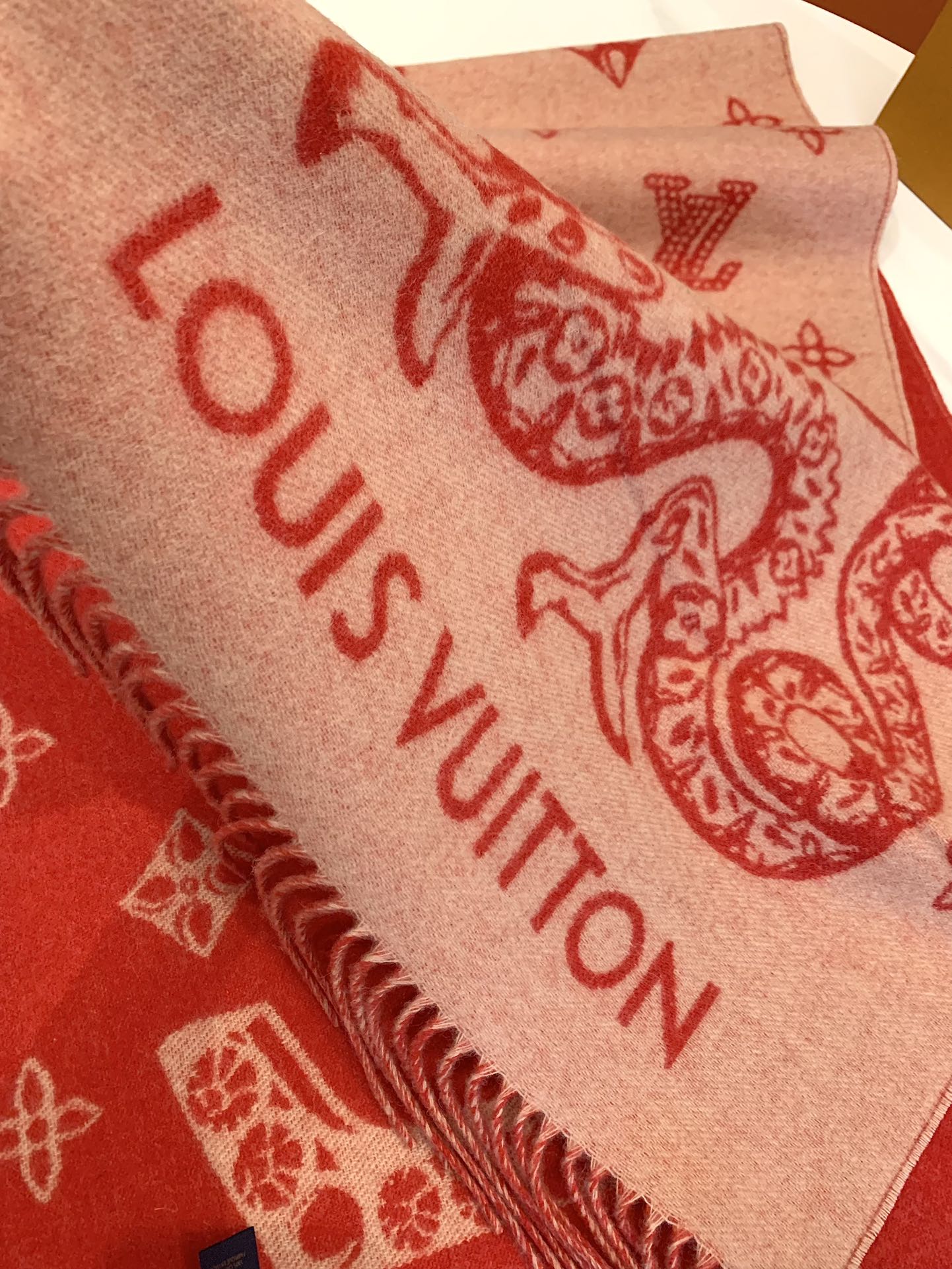 LU  Scarf