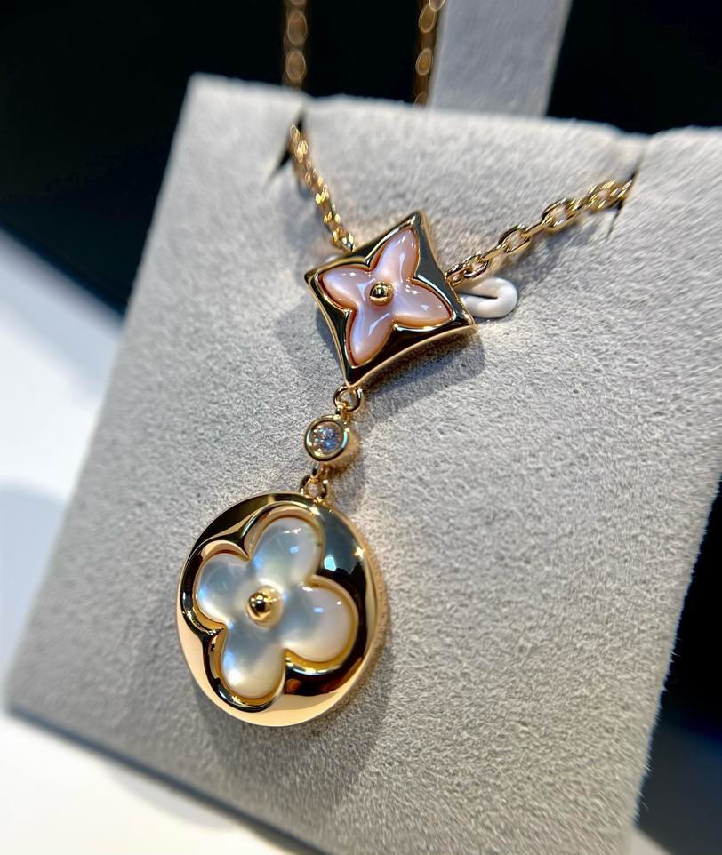 LU Necklace