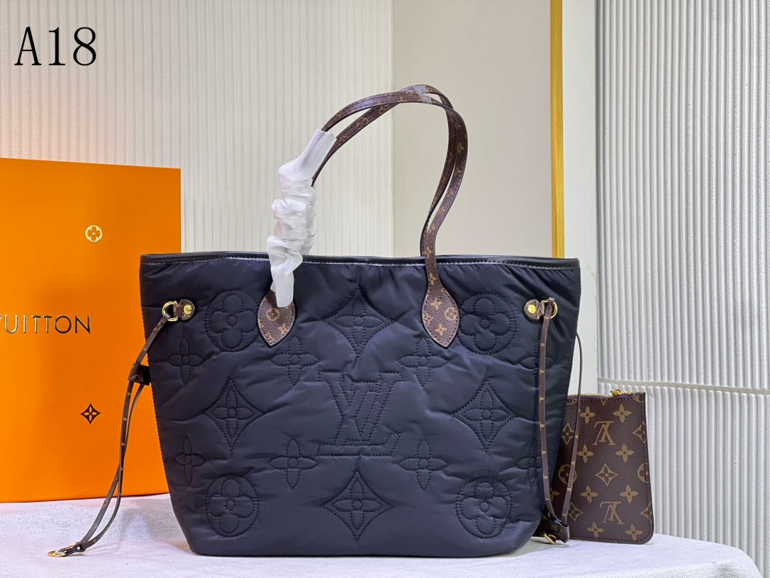LU Bag Puffer  31 cm Never