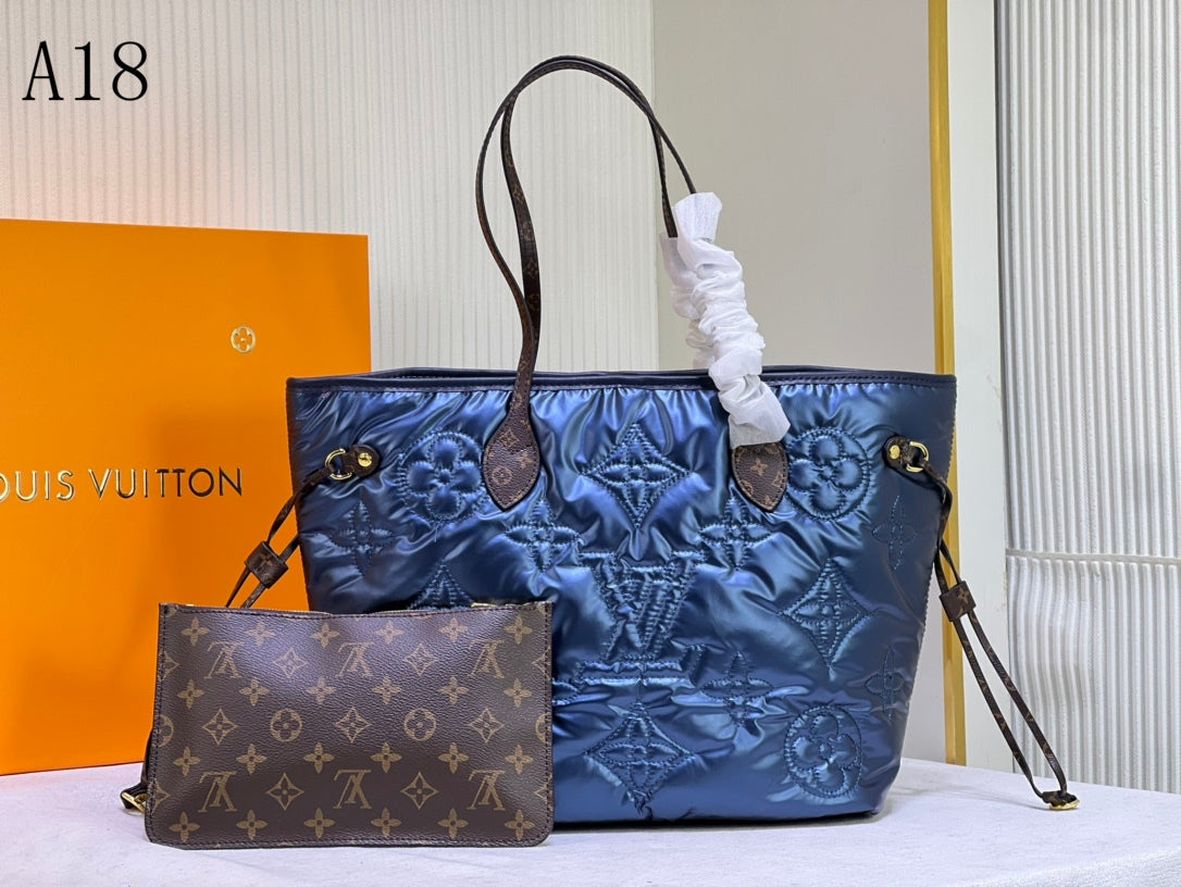 LU Bag Puffer  31 cm Never