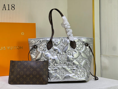 LU Bag Puffer  31 cm Never