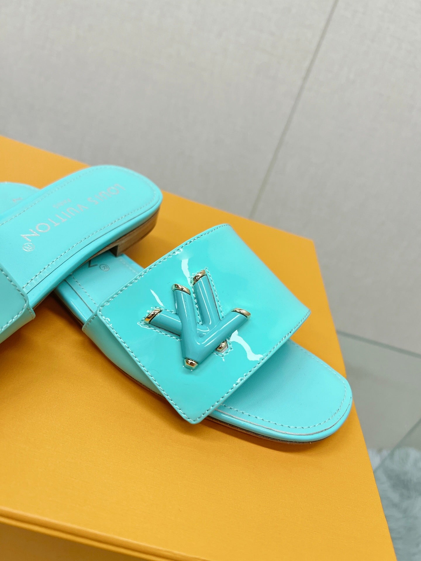 LU  Slippers Slide 2 Color's