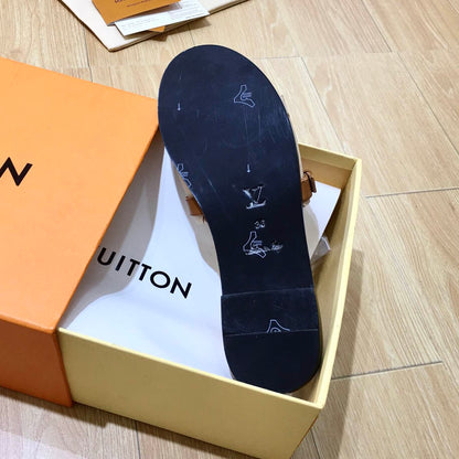 LU  Slippers