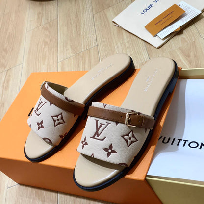 LU  Slippers