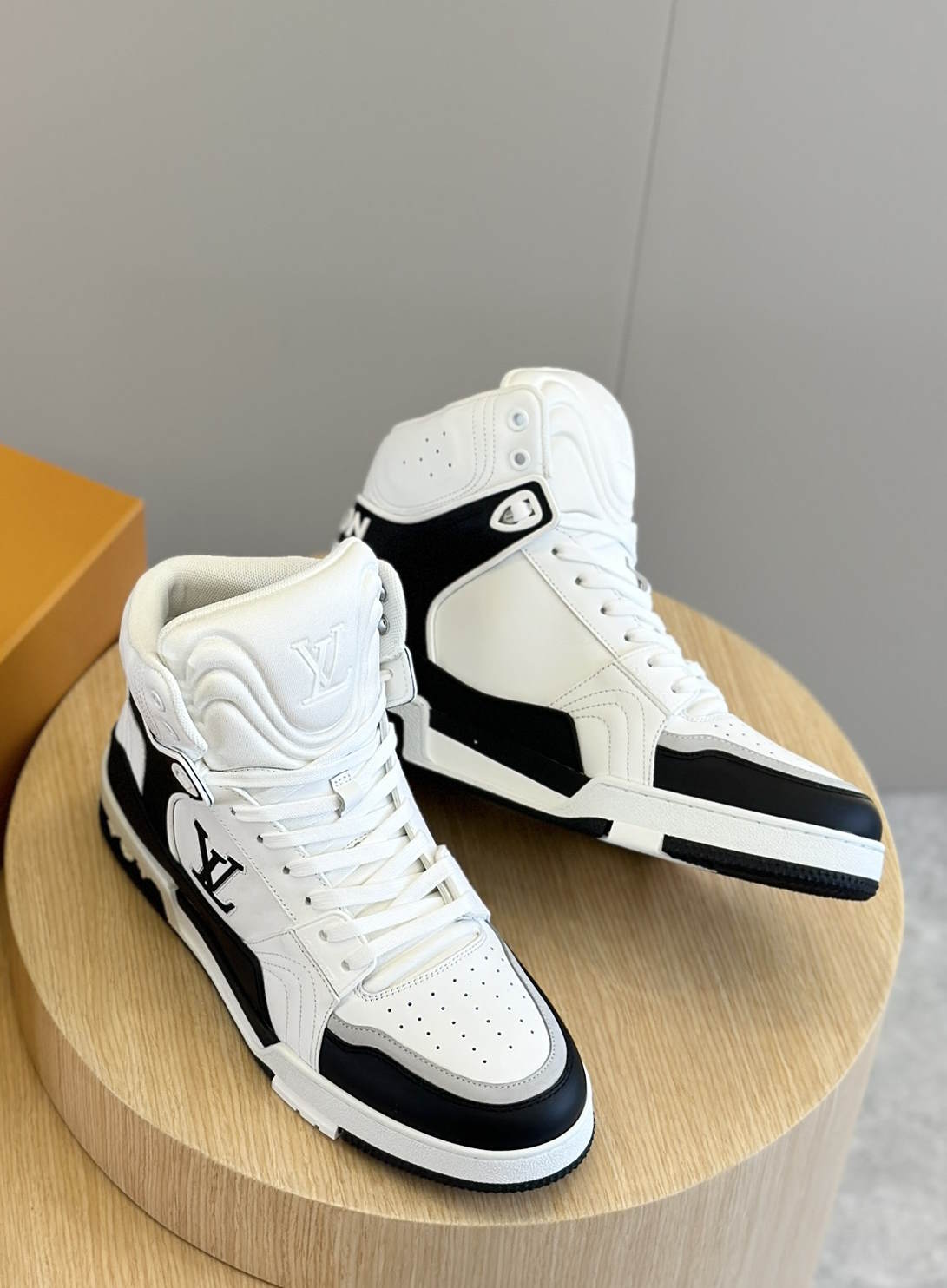 LU  Sneakers High  2 Color 's