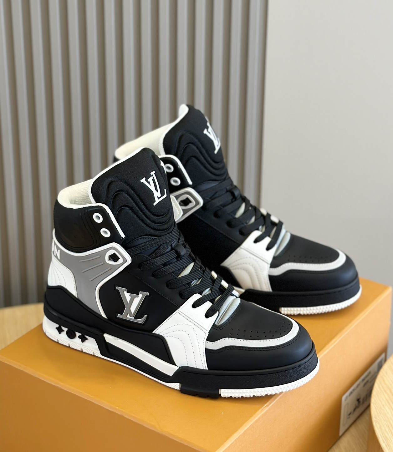 LU  Sneakers High  2 Color 's