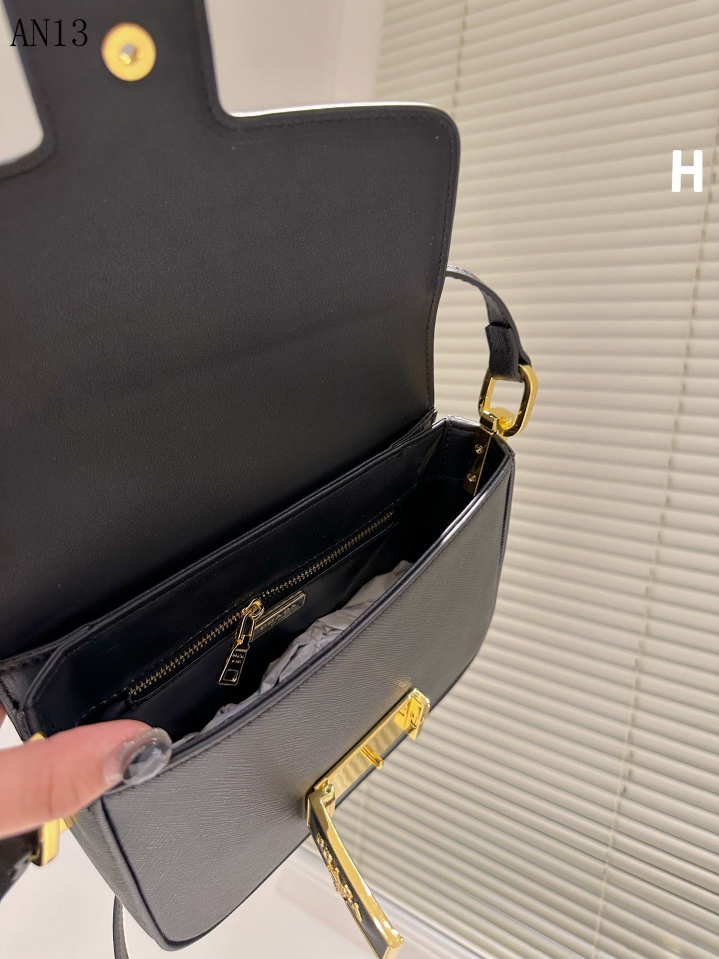 PRD Bag  Leather  22 cm